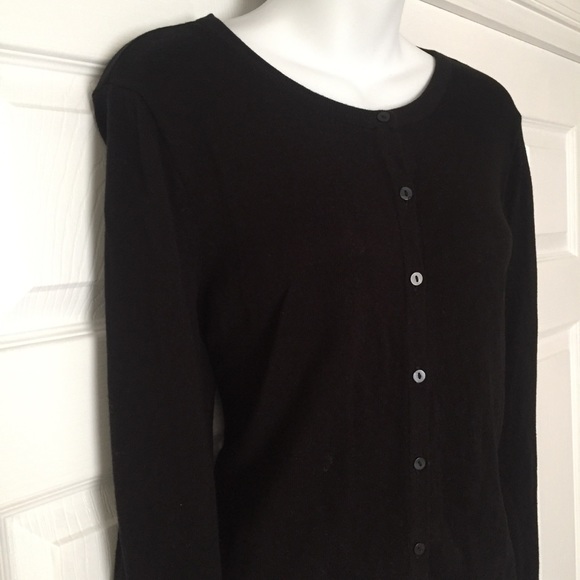 SOLD Black H&M Cardigan - Fall ready 🍂🍁 - Picture 3 of 5